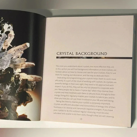 The Crystal Bible - A Definitive Guide to Crystals /  Judy Hall - 💎 - Picture 10 of 15